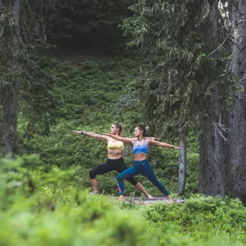 Yoga Yoga im Wald in Saalbach Hinterglemm